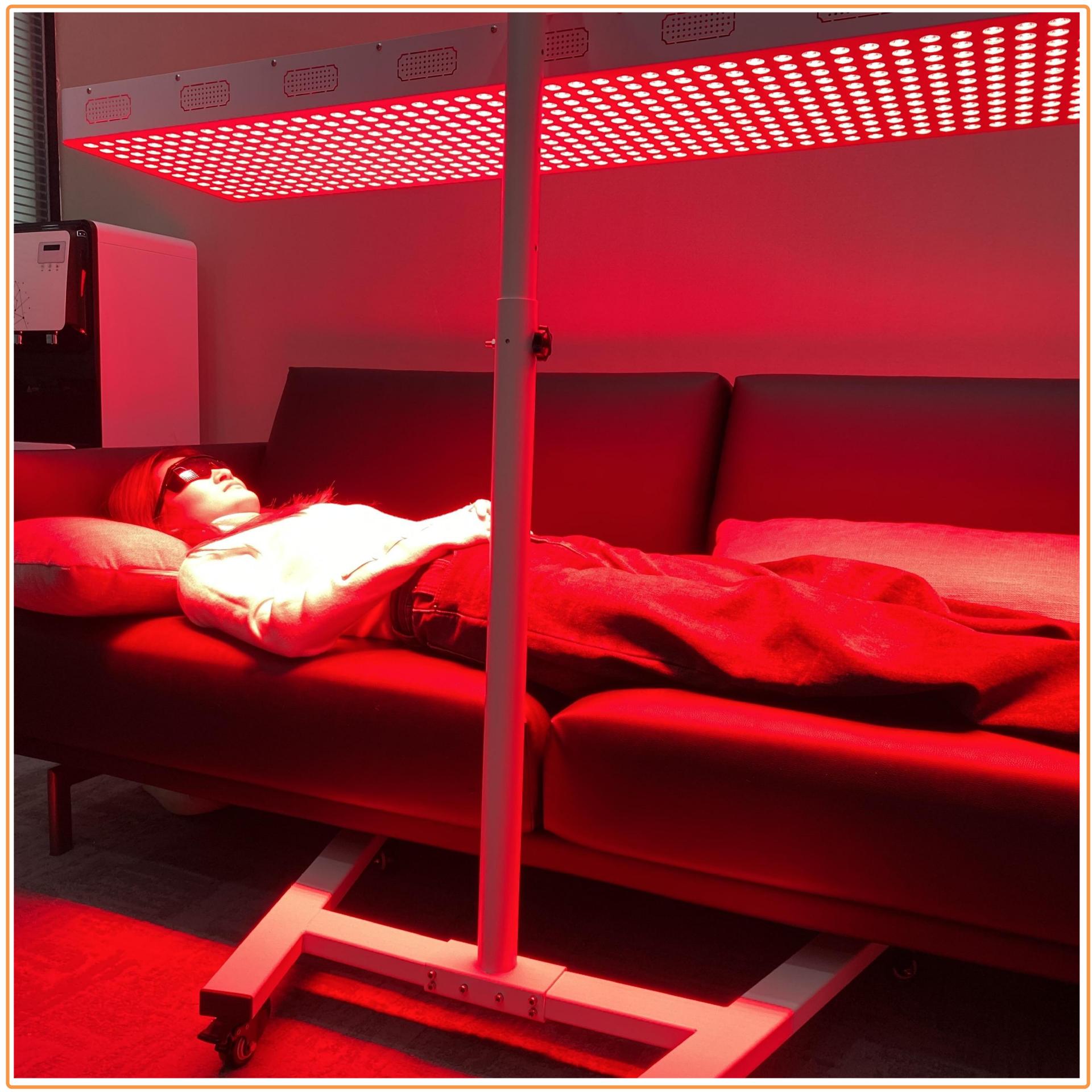 2022 nuevo soporte ventas directas de la fábrica empalmados LED belleza fisioterapia lámpara de luz infrarroja 1500W multi-relación