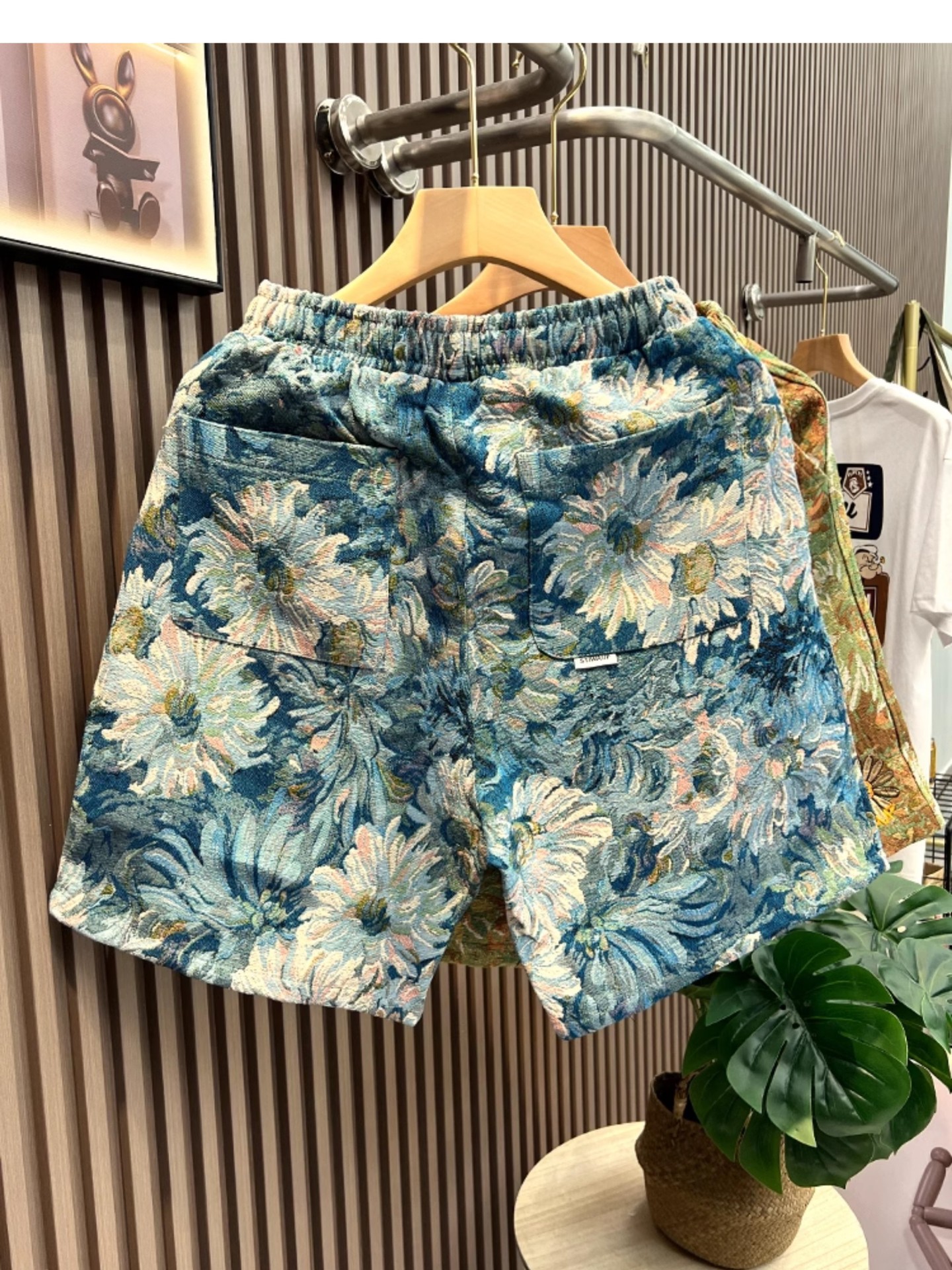Retro Floral Print Shorts For Men Women, Loose Fit 5-Inch Casual Beach Shorts With All-Over Vintage Pattern, Lightweight Summer Streetwear_viptrois.com