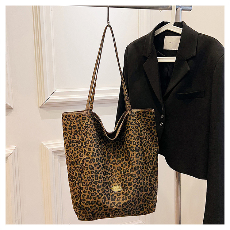 Doppelseitige Canvas-Tragetasche mit Leopardenmuster, große Kapazität, Damen-Umhängetasche im College-Stil, lässige Handtasche im City-Stil, Pendler-Tasche – Detail 27