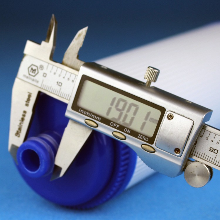 Venta al por mayor compra 10 pulgadas socket granular filtro de carbono punta UDF eficaz cloro y eliminación de olor purificador de agua elemento de filtro