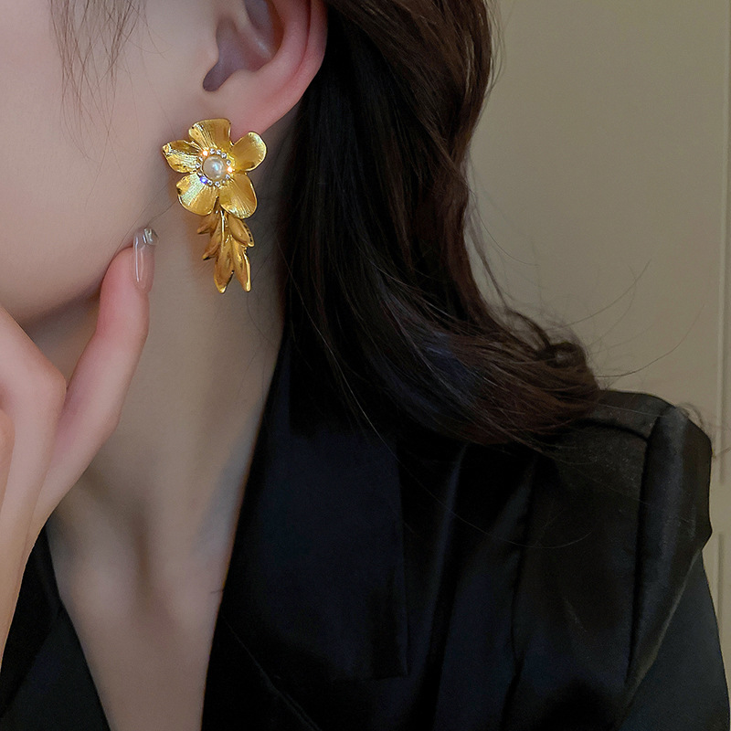 Holiday, Banquet Occasion Copper Material 1 Pair Retro Geometric Flower Copper Inlay Rhinestones Pearl Drop Earrings