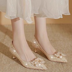 女性のためのクリスタルウェディングシューズ 2025 新しい Xiuhe メインウェディングドレスブライダルシューズ疲れない足シャンパンカラーの結婚式のスティレットハイヒール