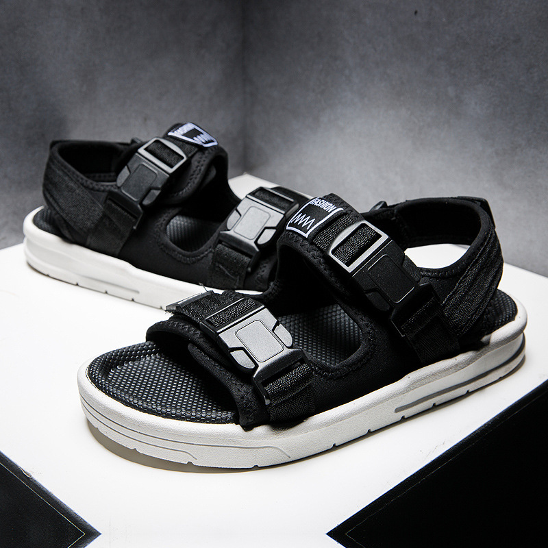 남자 샌들 2024 여름 새로운 두꺼운 밑창 한국 학생 스포츠 야외 해변 신발 국경 재고 도매