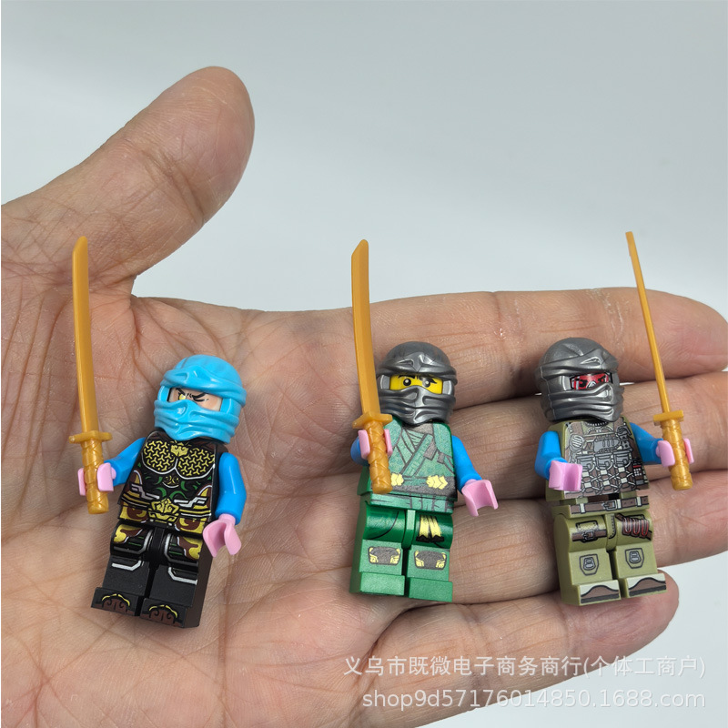 20 en bloques de construcción ninja, rompecabezas para niños, juguetes para niños, a los niños les encanta la mesa colgante en la puerta de la escuela