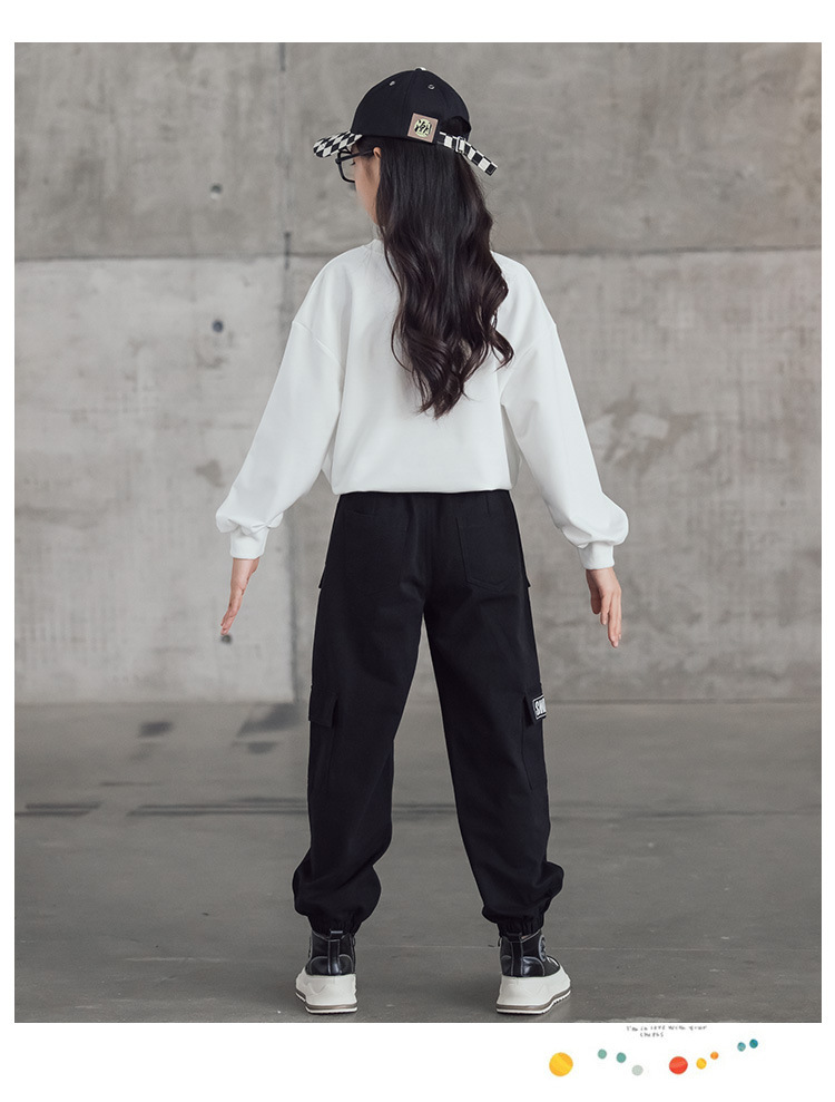 I nuovi ragazzi e ragazze della primavera 2023 per bambini indossano pantaloni da lavoro alla moda personalizzati, t-shirt girocollo, set da due pezzi_voghion.com