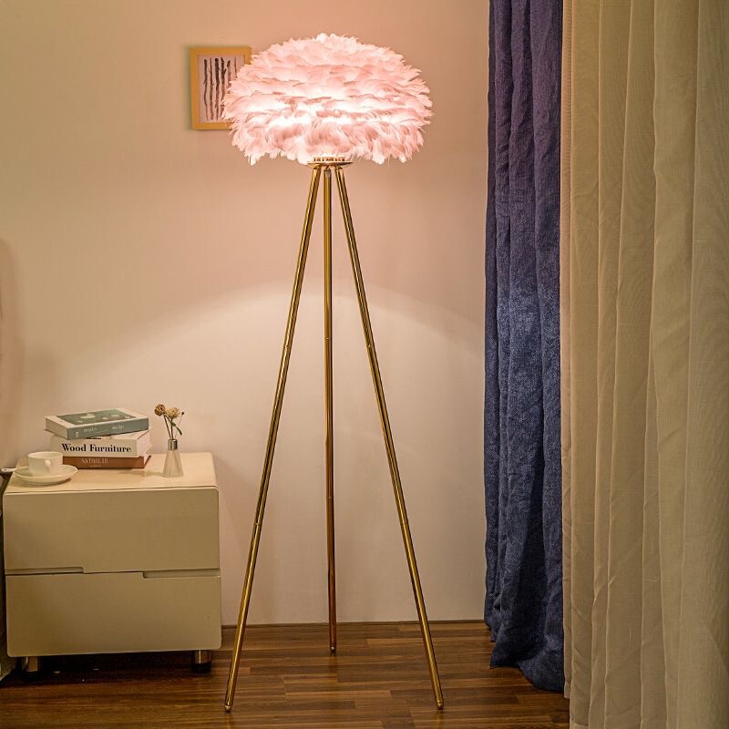 Fei Shijia Light Luxury Tripod Feather Floor Lamp Nordic Bedroom Cozy Romantic Decorative Lamp Living Room Creative Standing Lamp