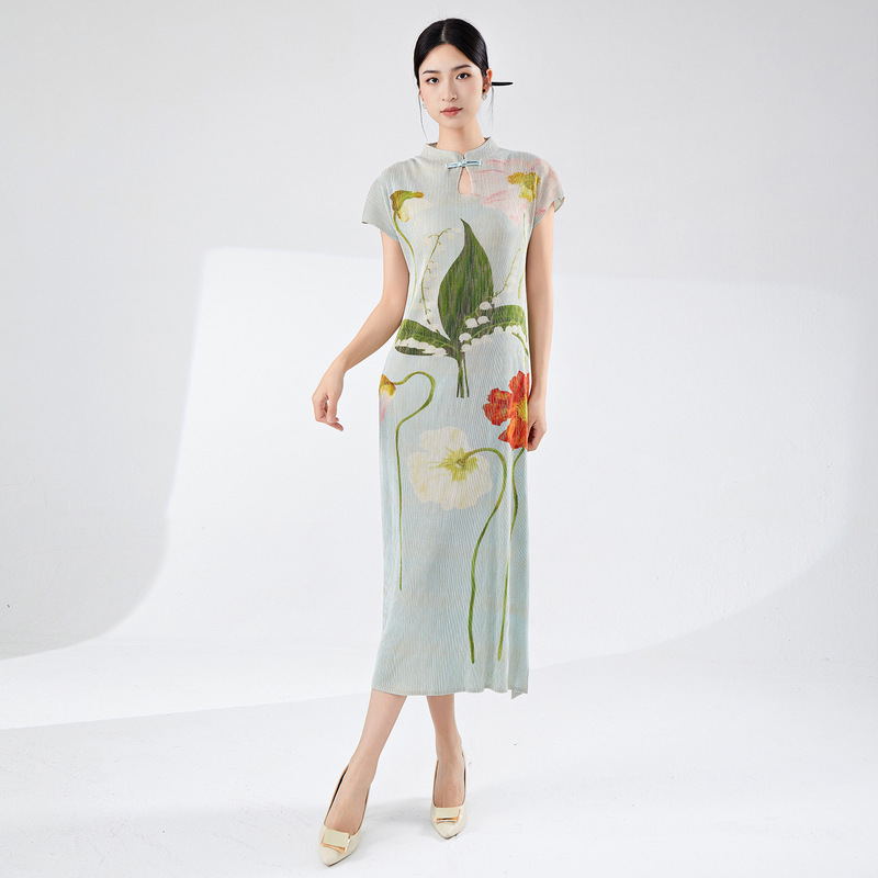 Improved Version of New Chinese Cheongsam Dress for Women, High-End Fashionable Stand-Up Collar Printed Slit Miyake Mid-Length Skirt