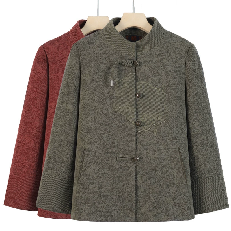 Бабушка одевается ранней весной