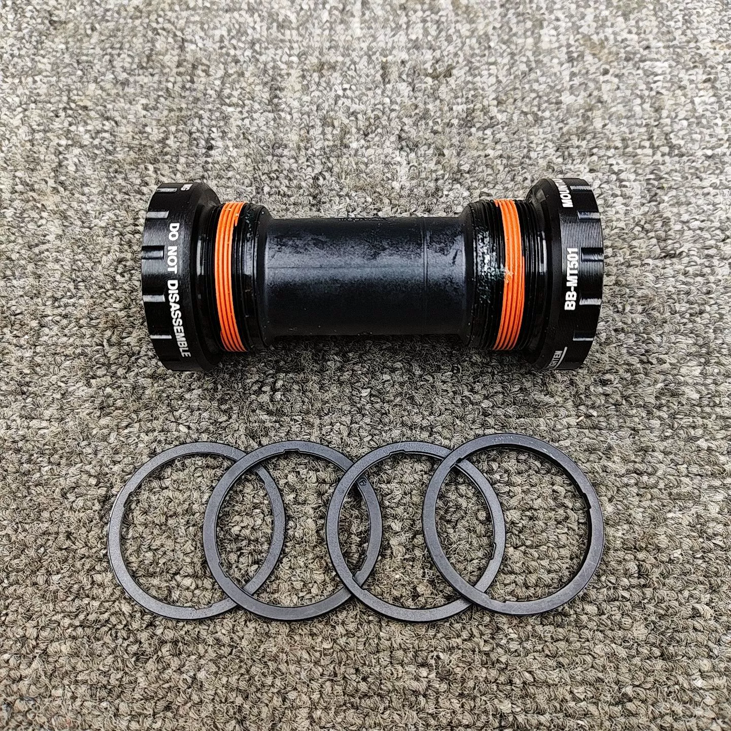 1/SHIMANO Центральная ось Shimano Shimano BB MT501 с резьбой для горного велосипеда ABBMT501B
