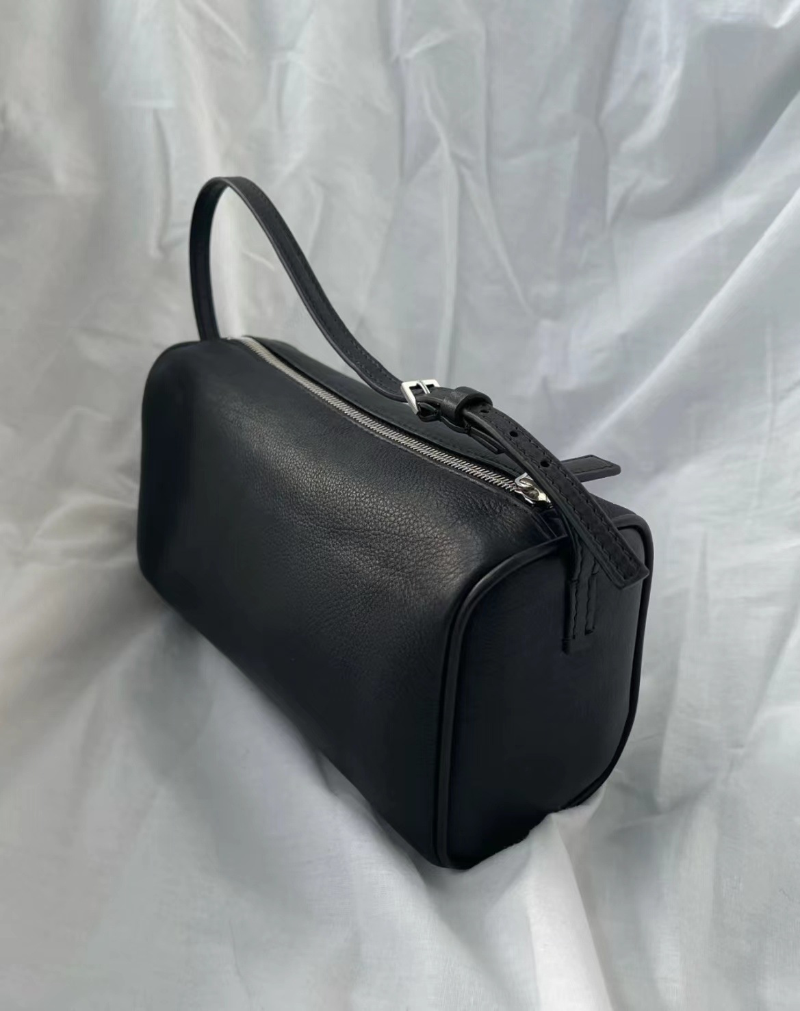 2024韩版小众牛皮包笔筒包90s迷你简约单肩斜挎圆筒包真皮笔袋包 - Thumbnail 7