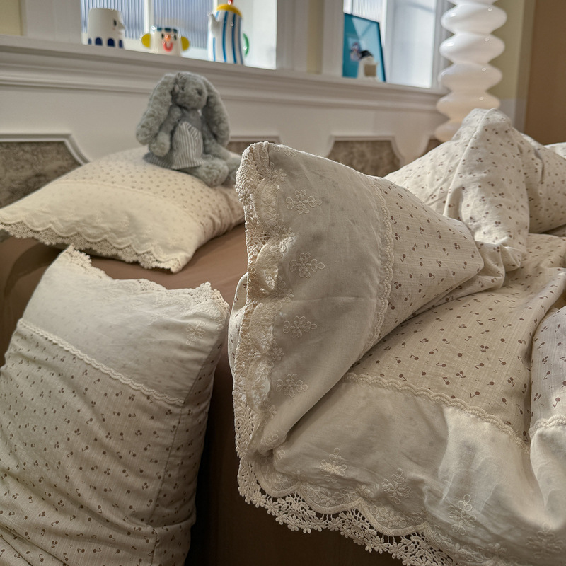 Category a Maternal and Infant-Grade Four-Piece Bedding Set for Sleeping Naked on the Bed, Pure Cotton Lace-Edged Bed Sheet and Duvet Cover Set for Student Dormitories, Three or Four-Piece Set
