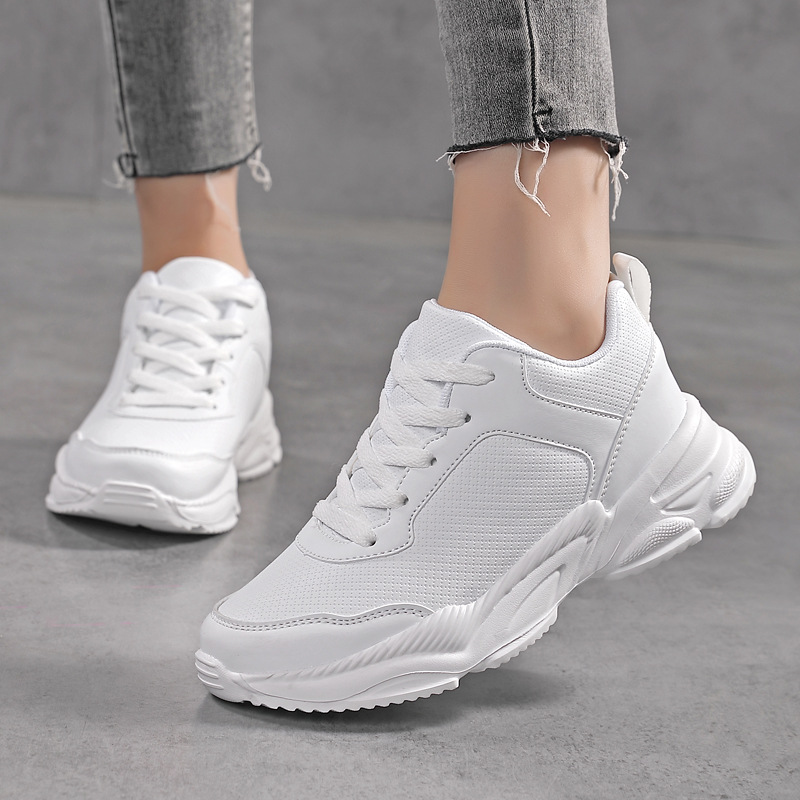 春秋女鞋妈妈鞋中年休闲跑步运动鞋皮面防水轻便旅游波鞋女小白鞋