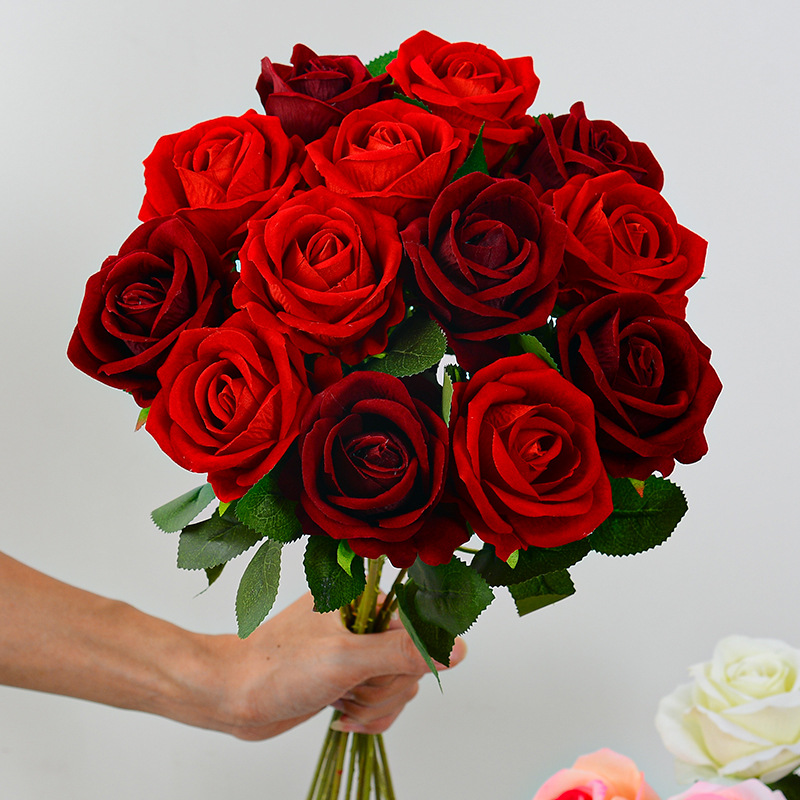 Single hand-feeling velvet simulated rose Valentine's Day bouquet flower arrangement home decoration fake flower rose waterfall arrangement
