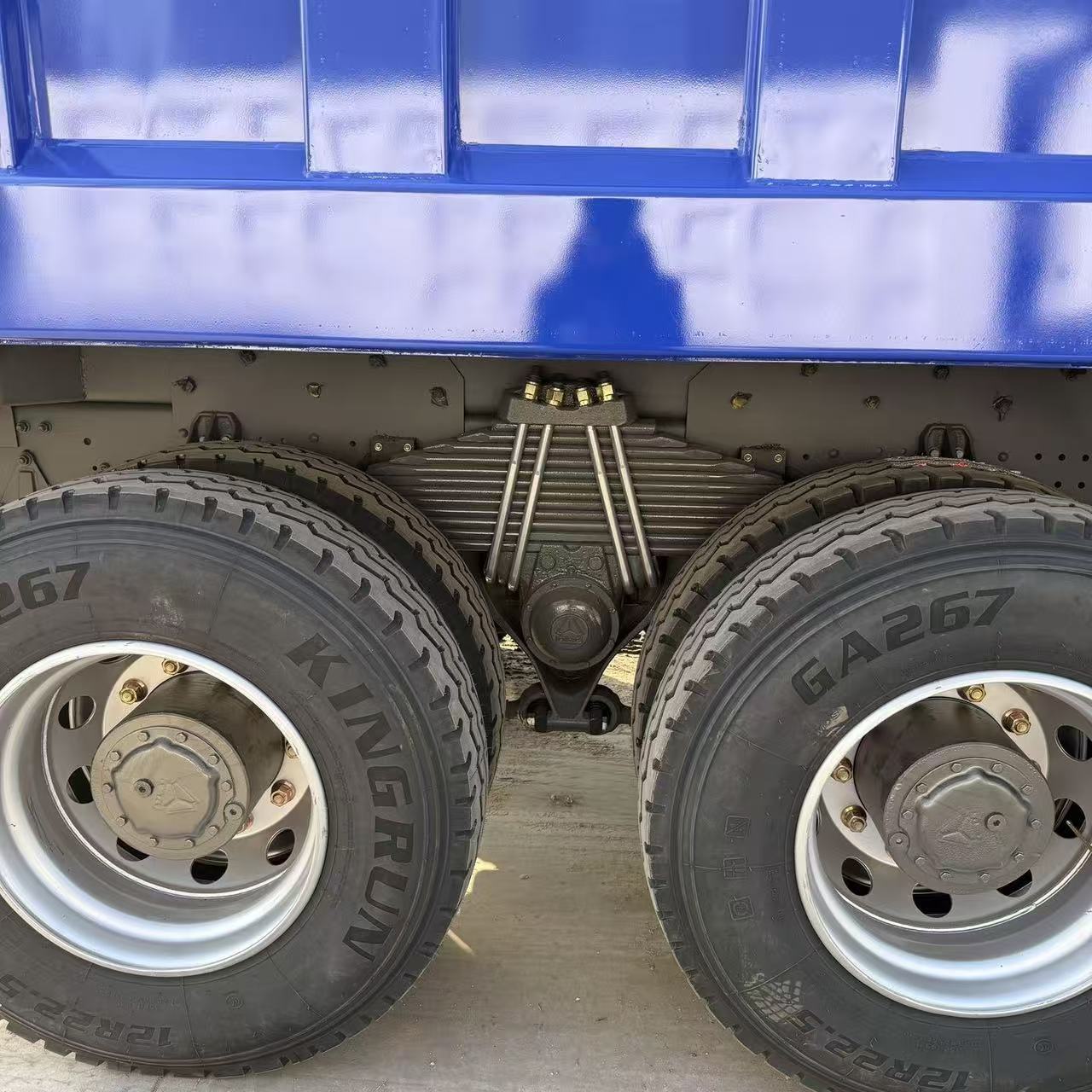 Exported Used Howo Tx 8-Wheel 371-Horsepower Engineering Dump Truck with Large Box, Right-Hand Drive