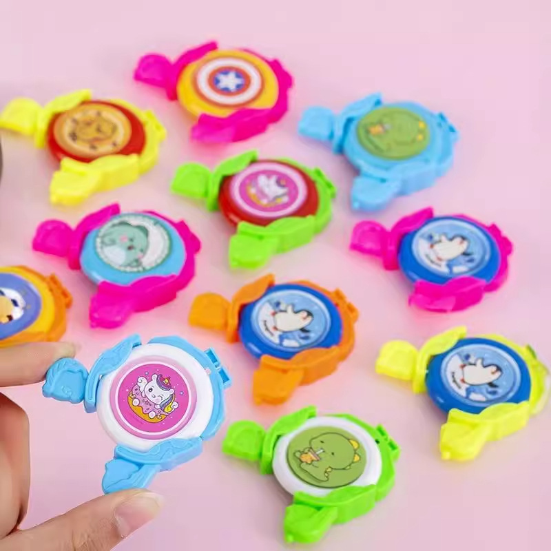 Mini dibujos animados lanzamiento Frisbee juguetes pequeños para intercambiar regalos premios jardín de infantes pequeños regalos juguetes para niños pequeños platillos voladores