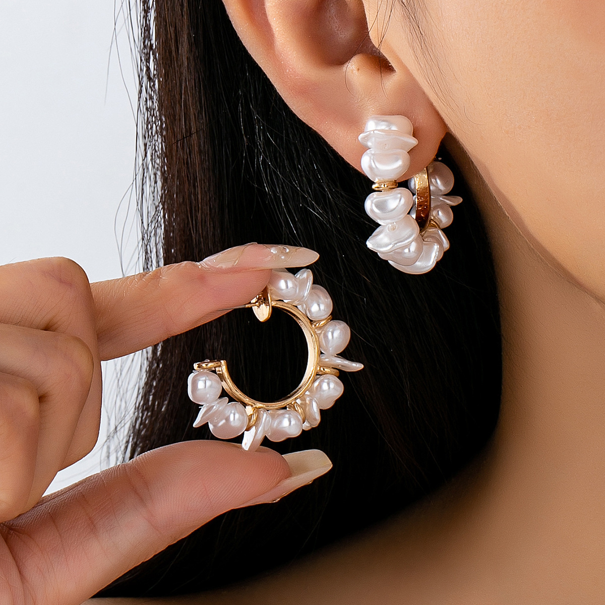 elegant sophisticated retro design golden earrings pearl