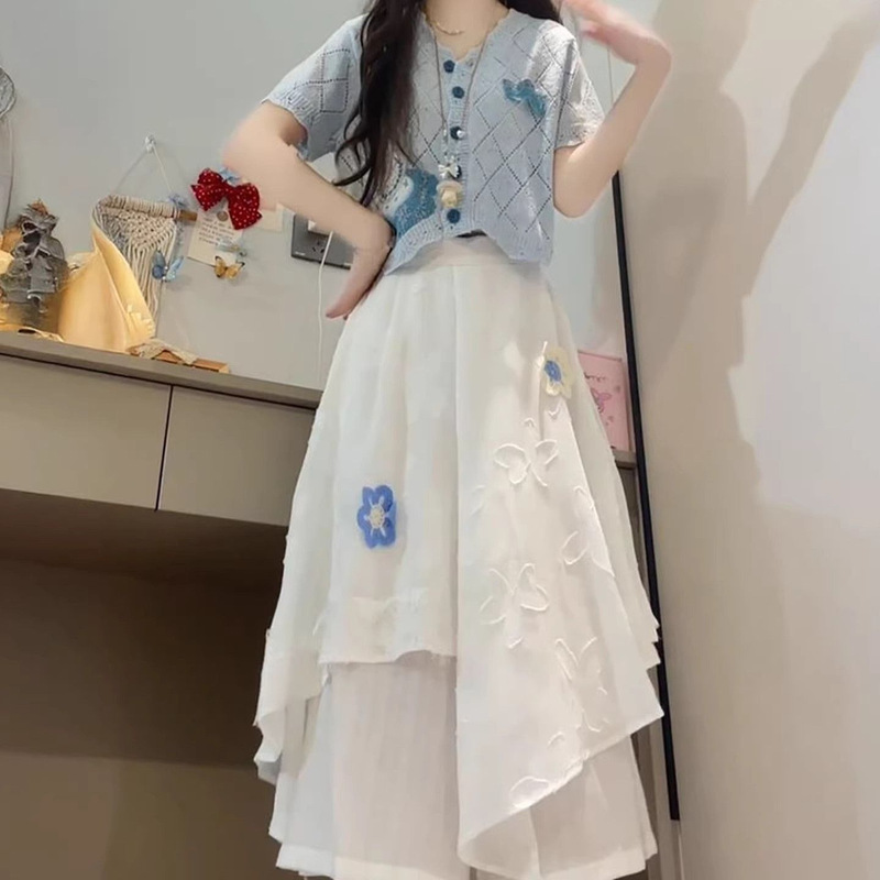 New Summer Korean-Style Outfits with an Artistic Oil Painting Design, Blue Top Paired with Irregular Wide-Leg Skirt Pants Set New Summer Korean-Style Outfits with an Artistic Oil Painting Design, Blue Top Paired with Irregular Wide-Leg Skirt Pants Set