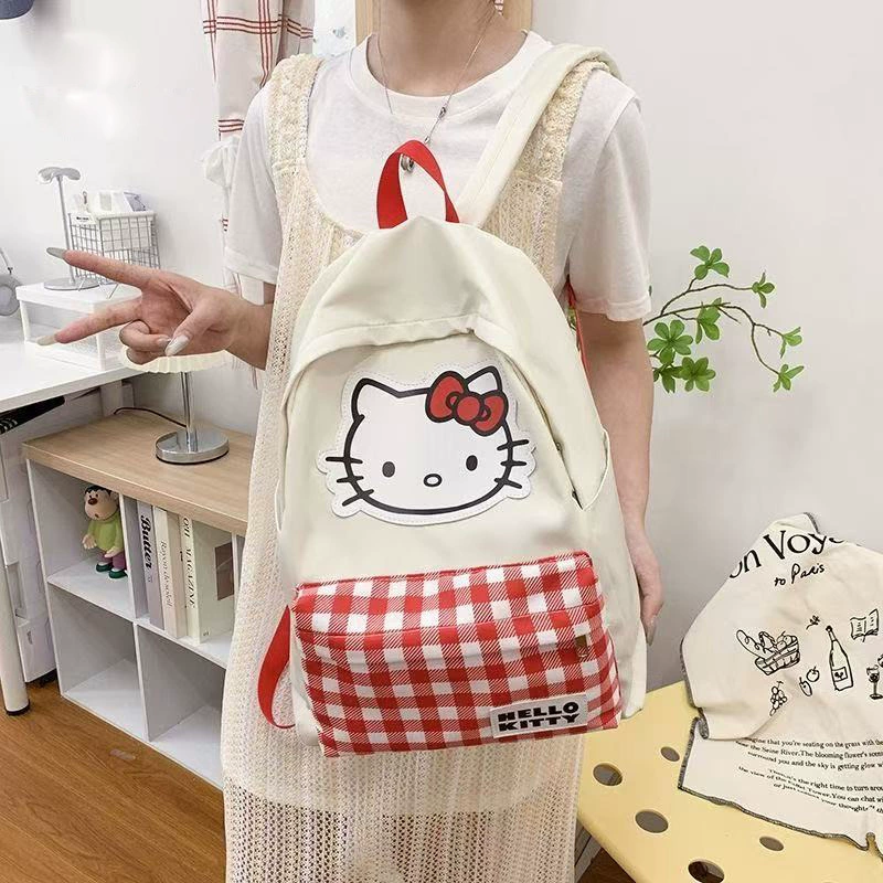 Косметичка Sanrio стеганая с синтепоном-наполнением, просторная дорожная организация, рисунки с героями
