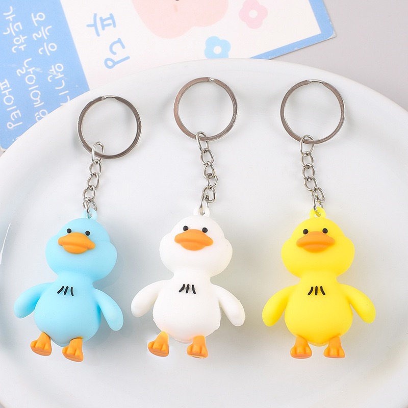Creativo de dibujos animados pegamento suave pato amarillo colgante llavero adorable reabastecimiento de pato colgante bolsos accesorios llavero al por mayor