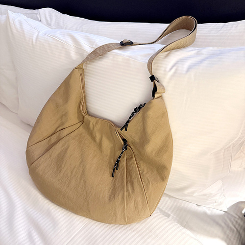 Waterproof Nylon Ox Horn Bag Crossbody Bag Yoga Bag Short Trip Bag Fashion Lightweight Durable Large Capacity Dumpling Bag