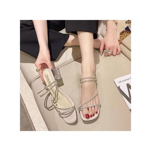 Internet-famous, best-selling two-way flip-flops for women—summer outdoor wear, new style, rhinestone, fairy-like, crystal-heeled, chunky-heel sandals for women.