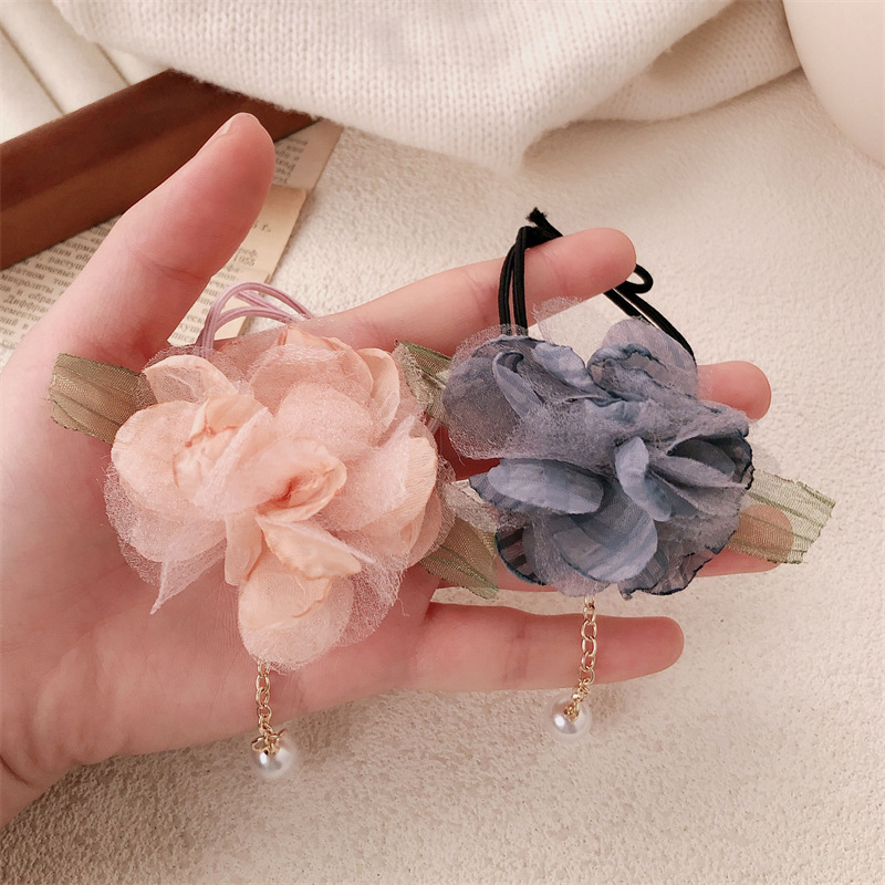 Correas de cabeza de gardenia de celebridades de Internet, sentido de alta gama, flores dulces japonesas y coreanas, lazo para el cabello con borla de perlas, temperamento, cuerda para el cabello suave, banda elástica