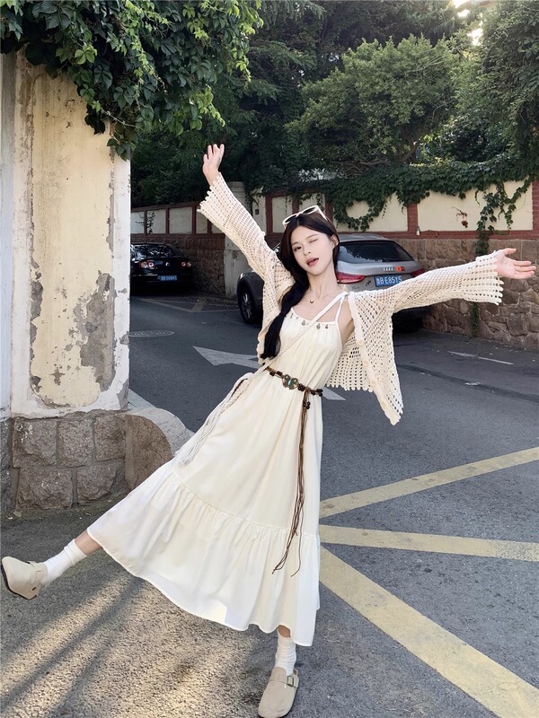 Seaside Resort Style Suit, Elegant Waist Suspender Dress, Women's Summer Knitted Hollow Cardigan Top Two-Piece Set Seaside Resort Style Suit, Elegant Waist Suspender Dress, Women's Summer Knitted Hollow Cardigan Top Two-Piece Set