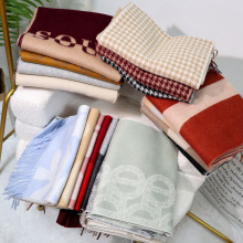 2025秋冬新款绵羊毛围巾高级感双面提花时尚百搭加厚保暖防寒围脖