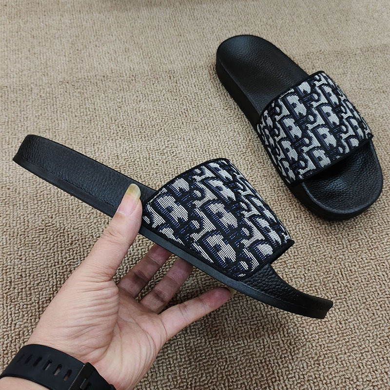 2025 European Station Summer New Couple Pantuflas Hombres y mujeres Europeos y americanos Zapatillas de alta gama para hombres