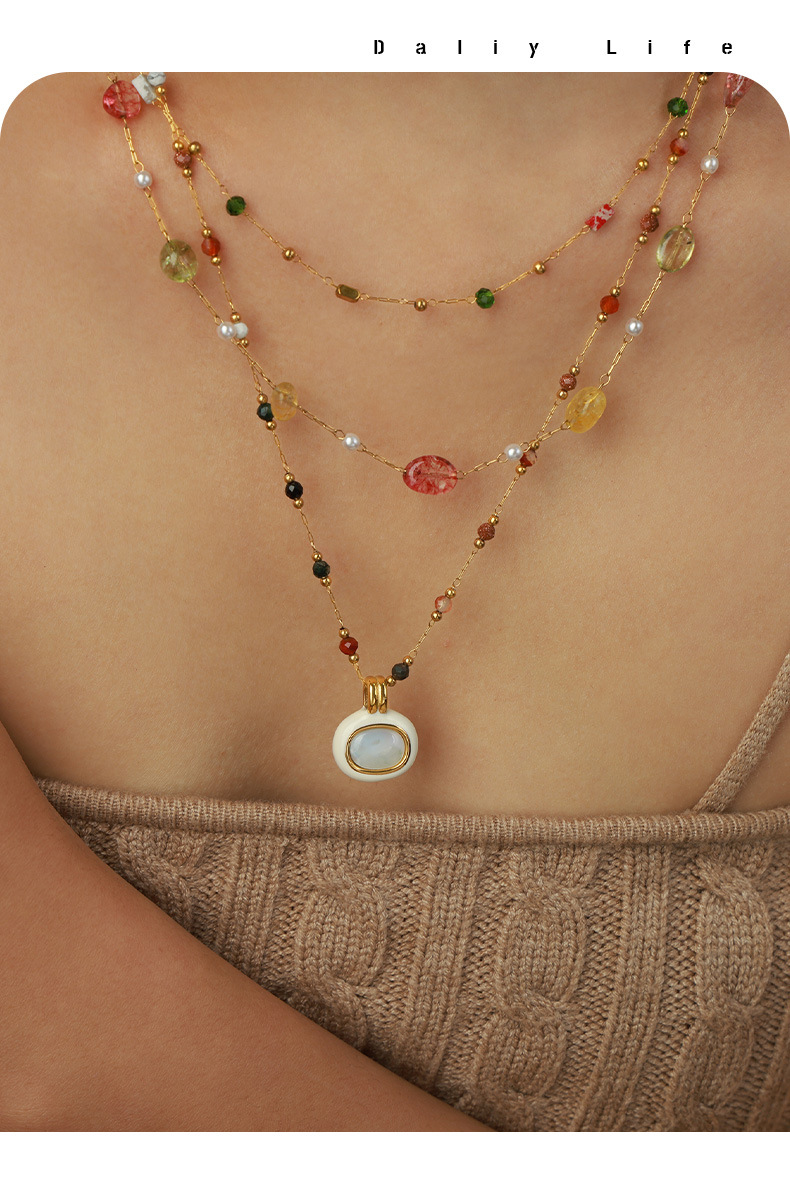 Neue Modepersönlichkeit Nische Titanstahl vergoldet Naturstein Anhänger handgefertigte Perlen Halskette_voghion.com