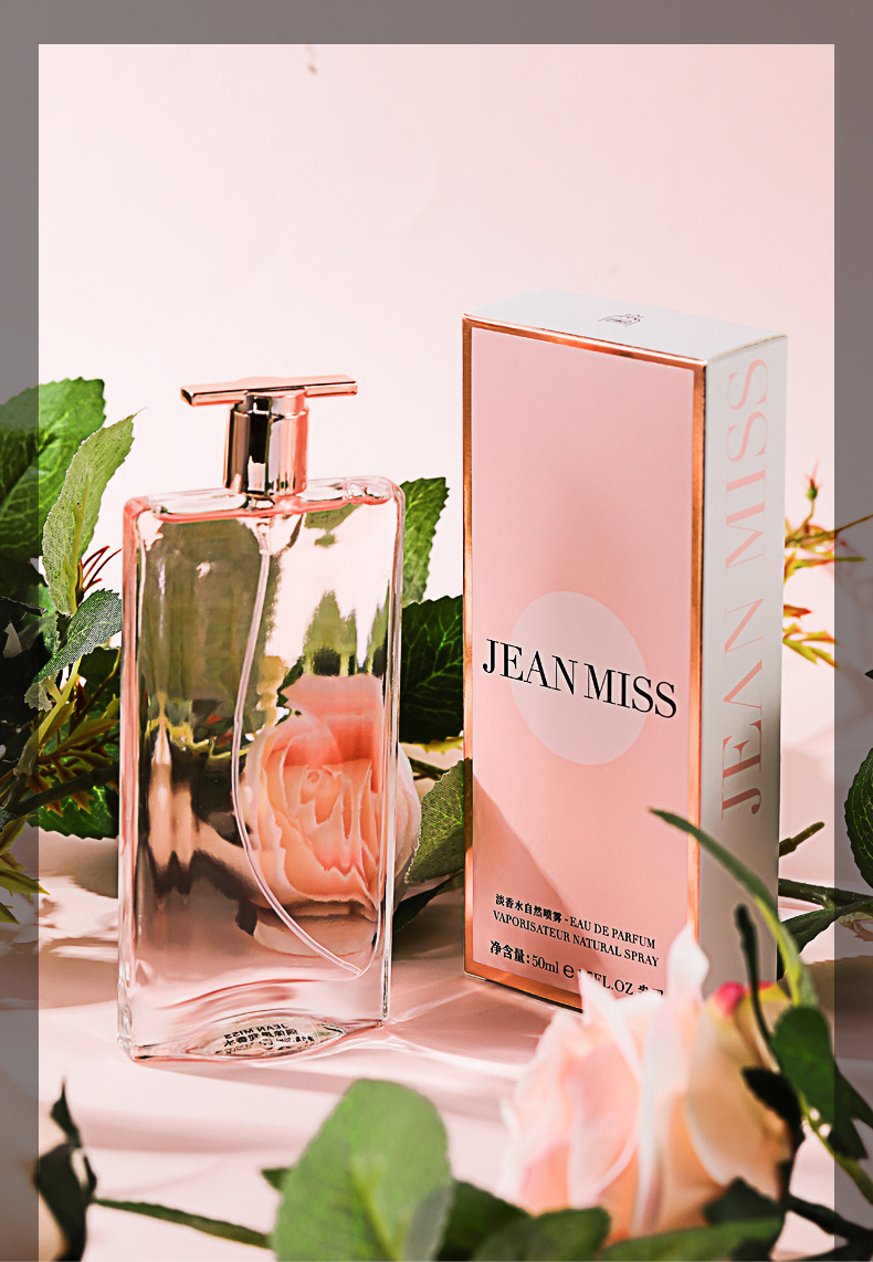 The new women's perfume from Xiaocheng Yixiang has a long-lasting fragrance and is a cross-border bestseller among our perfume Internet celebrities. We offer wholesale of Vietnamese perfumes undefined