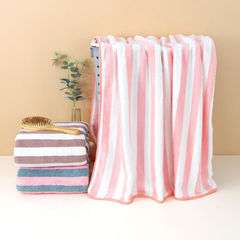 El nuevo hogar para adultos aumenta el grosor y absorbe el agua. El baño se puede envolver en una toalla de baño.