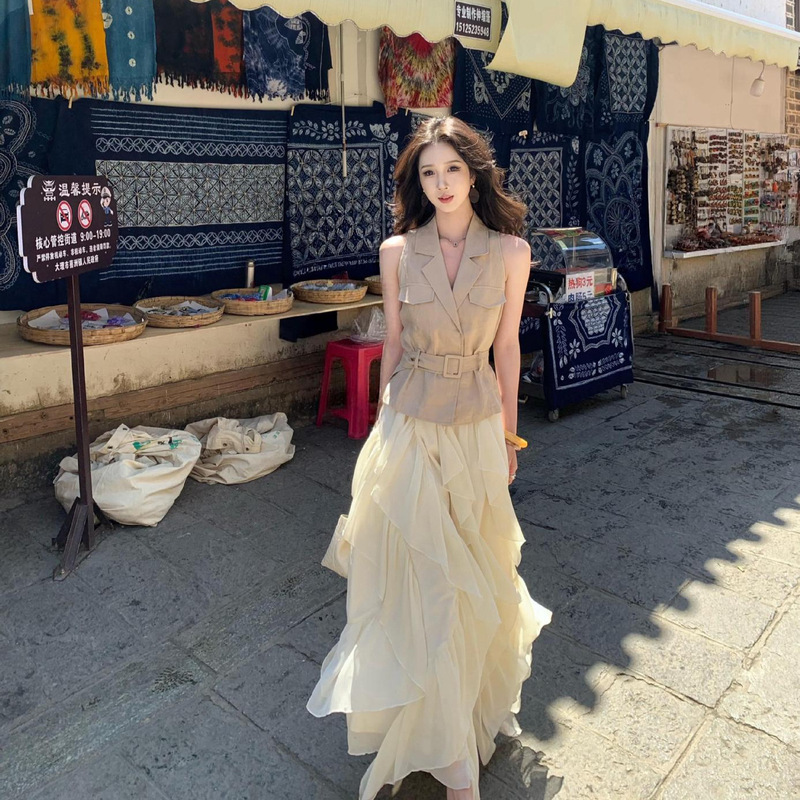 Korean-Style Smart and Elegant Khaki Waist-Cinching Vest for Women, New Summer Model with Suit Collar, Slimming Sleeveless Waistcoat Top Korean-Style Smart and Elegant Khaki Waist-Cinching Vest for Women, New Summer Model with Suit Collar, Slimming Sleeveless Waistcoat Top