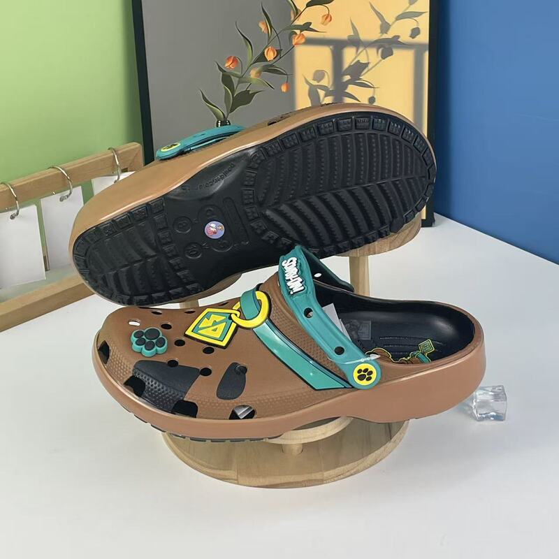 Kaka Collaboration Scooby-Doo Dog Adult Clog Shoes for Men and Women, Cartoon Beach Shoes, Closed-Toe Sandals, Wholesale Kaka Collaboration Scooby-Doo Dog Adult Clog Shoes for Men and Women, Cartoon Beach Shoes, Closed-Toe Sandals, Wholesale