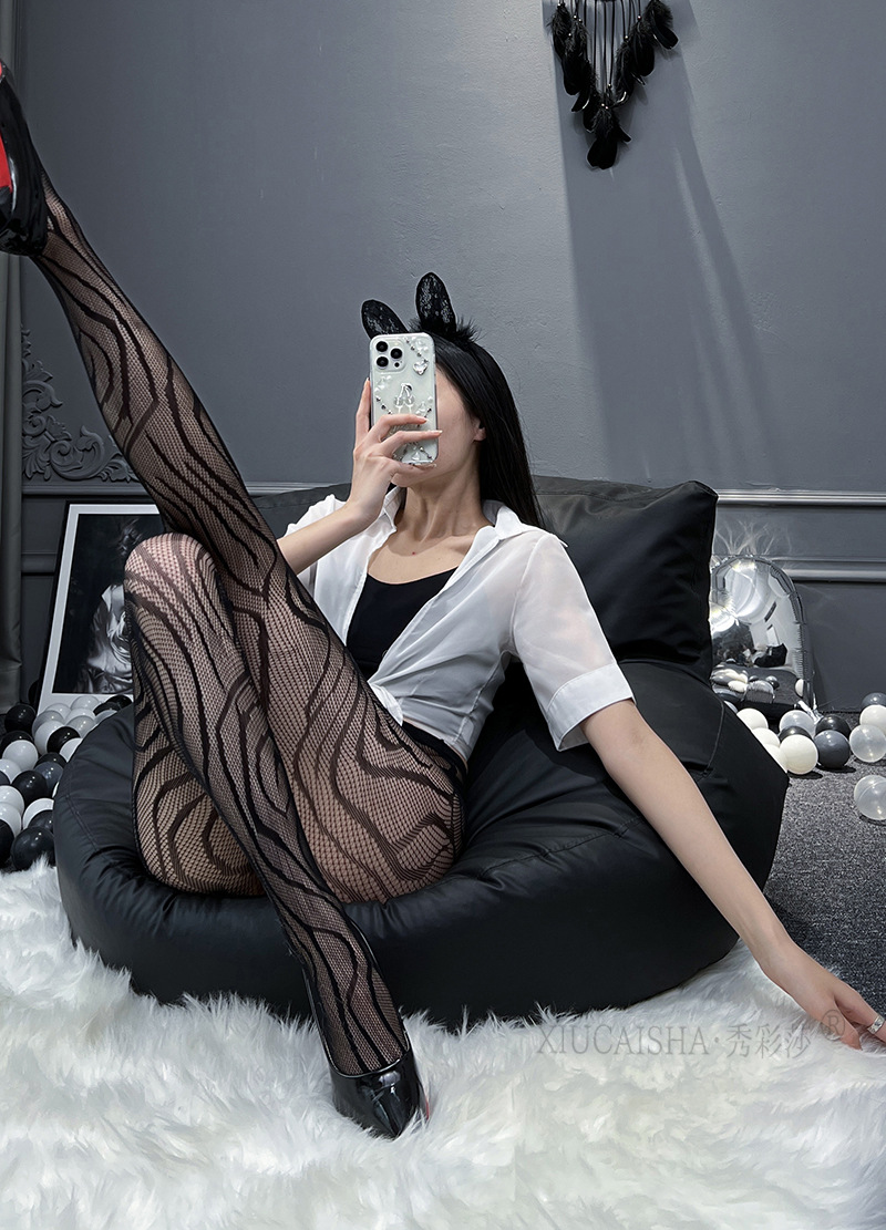 Black Lace Hand-Tearable Crotchless Pantyhose Stockings, One Size, Open-Access Design — detail image 8