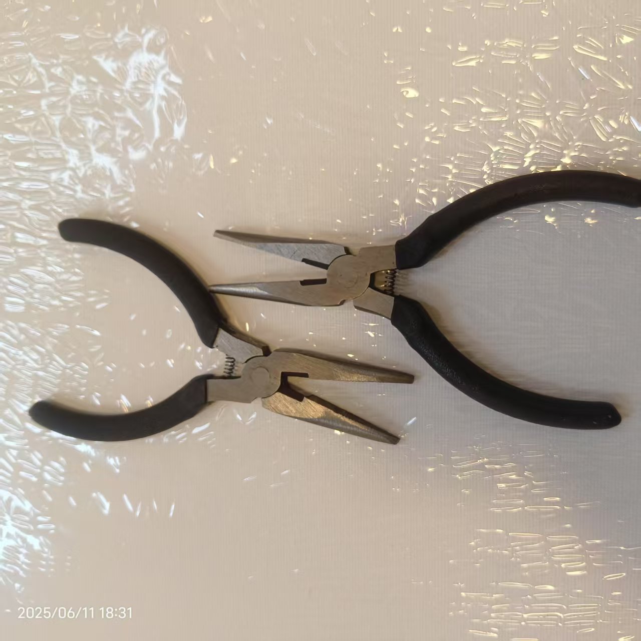 4,5 pulgadas de imitación de forja de fundición mini alicates de plástico puntiagudo alicates diagonales alicates de hierro fundido alicates de la joyería