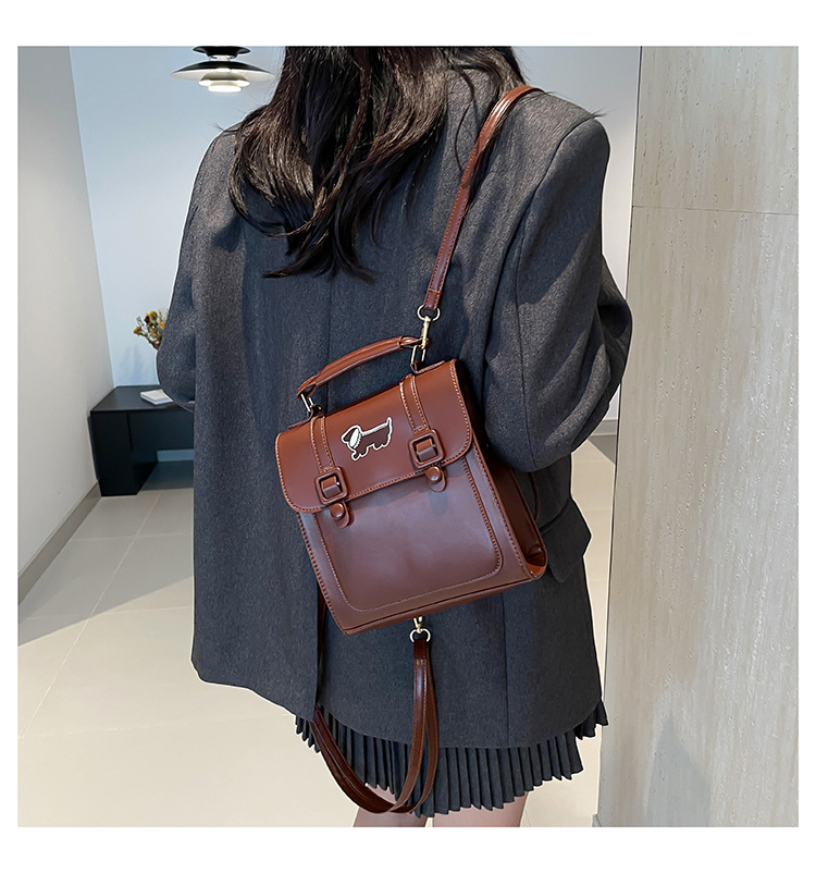 A new 2024 French retro backpack for women, a trendy and versatile single-shoulder bag with a large capacity for commuting undefined