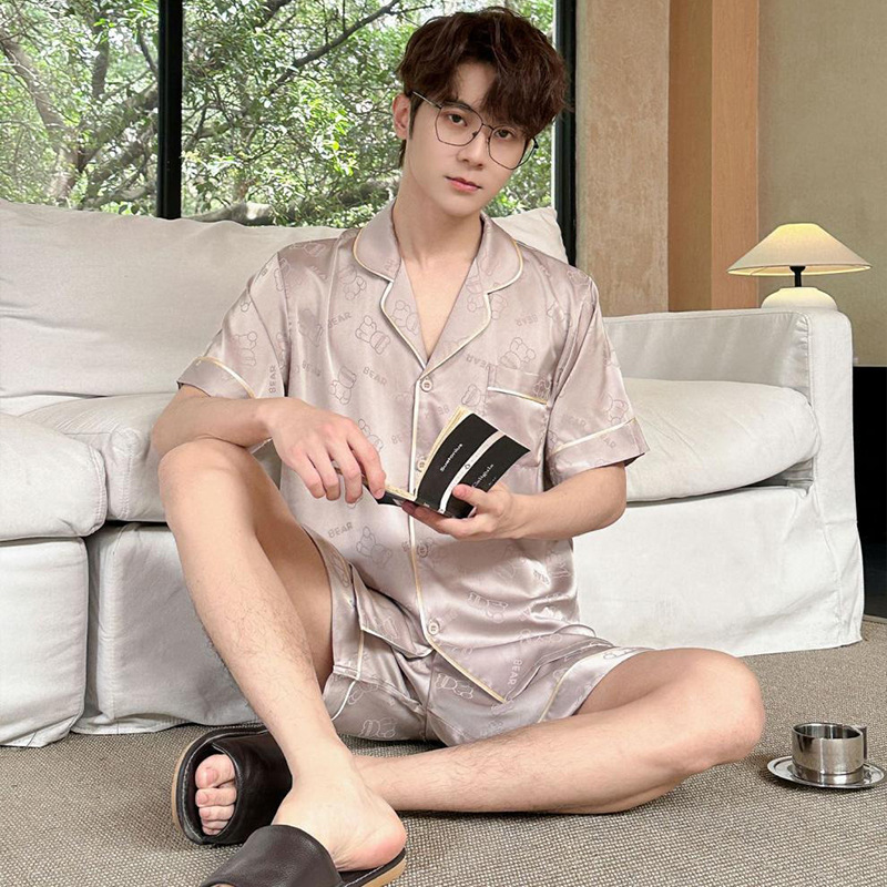 갈색 반팔 반바지