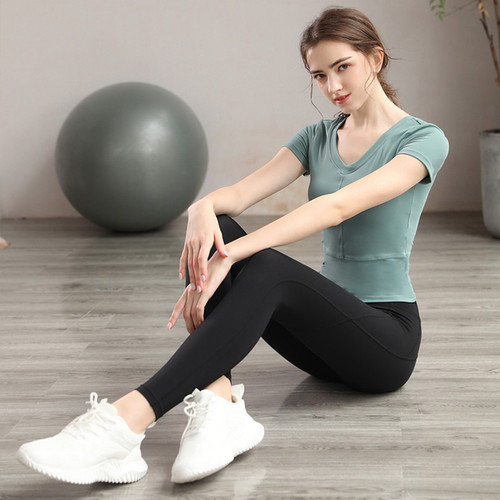 Pilates clothes for women  summer high-end fashion professional sports fitness yoga clothes women's tops with chest pads