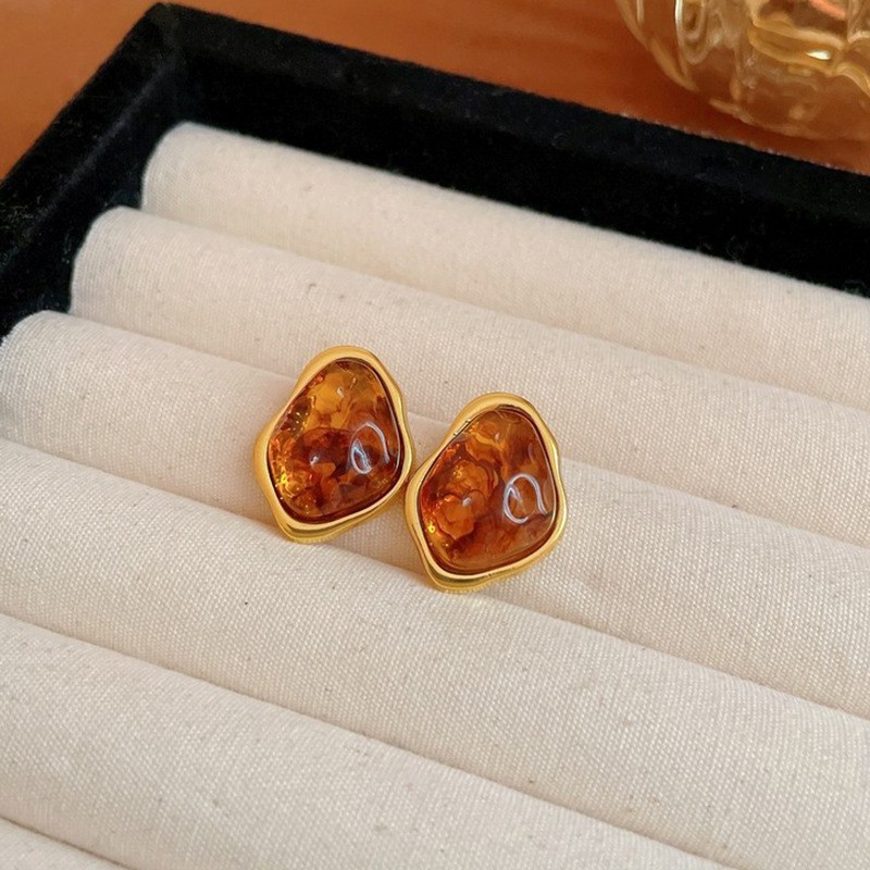 Retro Merrade curry plata aguja pendientes de moda versátil Hong Kong aretes de estilo ligero lujo alta sensación otoño invierno pendientes