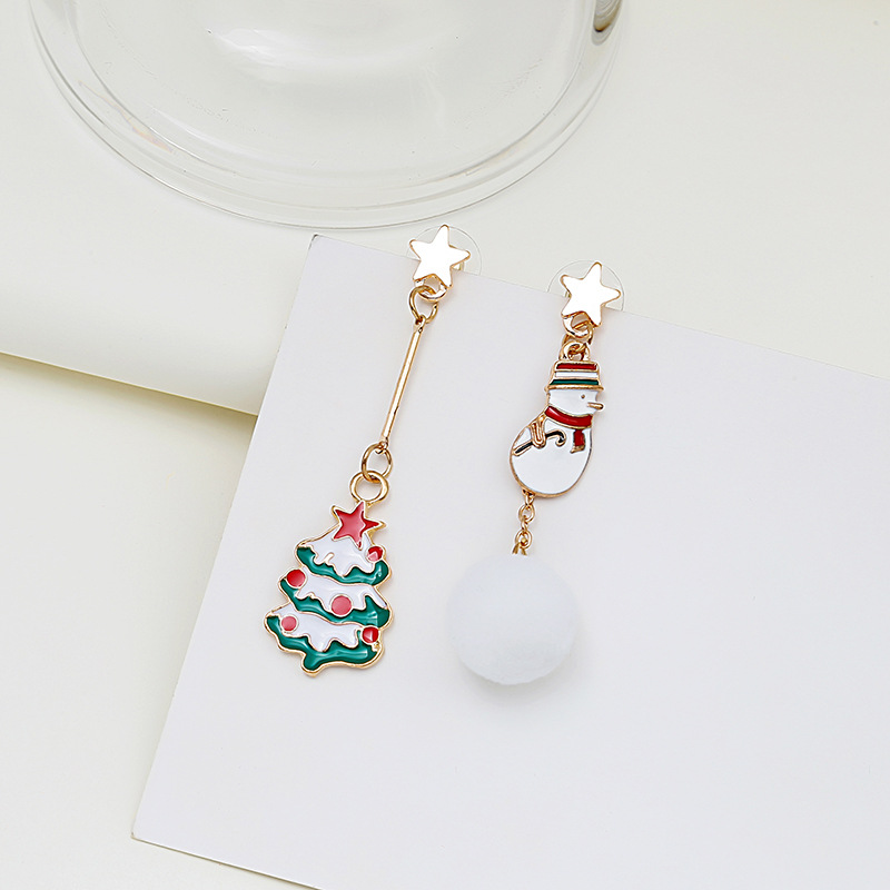 European And American New Christmas Cartoon Plush Tassels Earrings Wholesale display picture 6