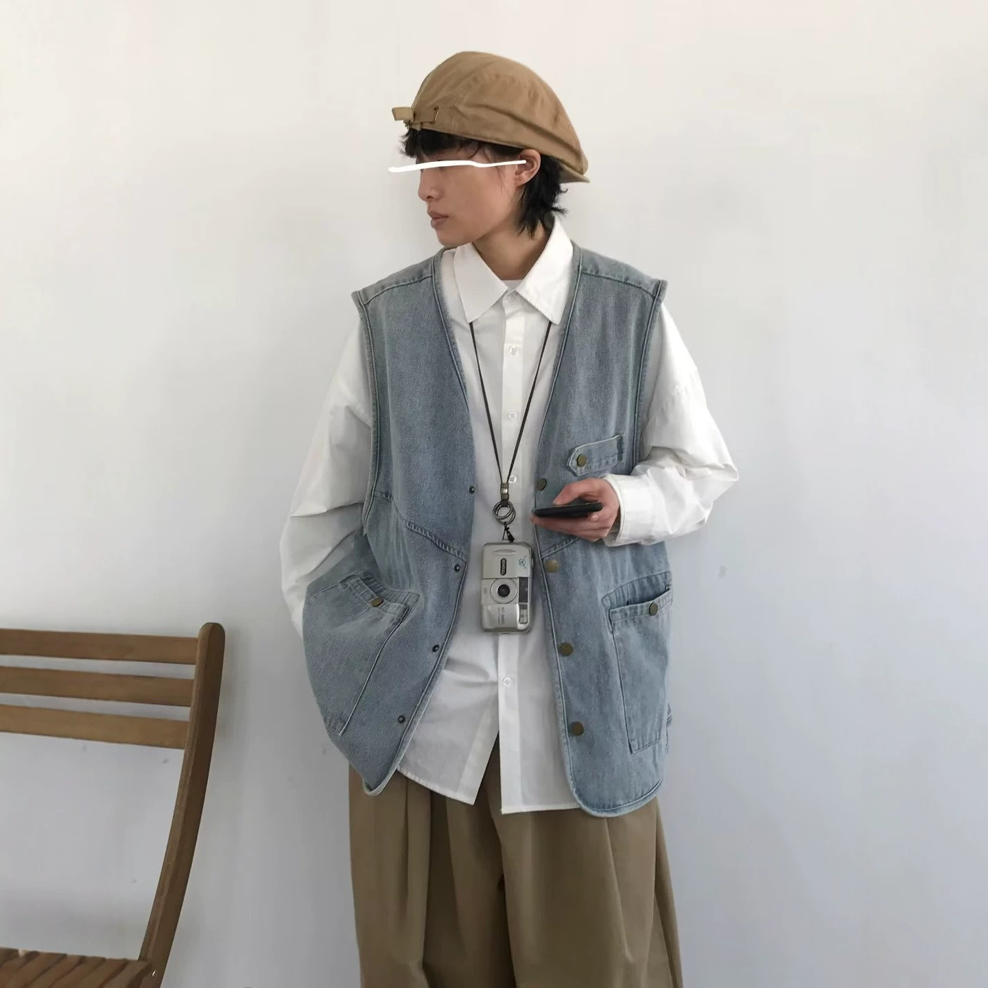 Japanese retro washed denim workwear vest, unisex street style, sleeveless vest, trendy jacket for men and women.
