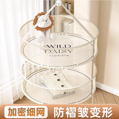 家庭用ベランダの寝室の洗濯かごにセーターの神器を干します。