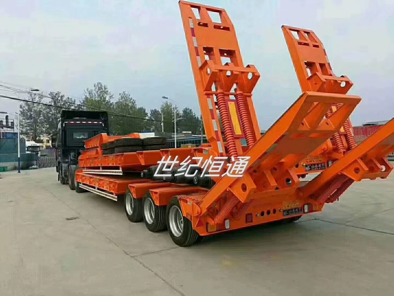 Поставка 13.75m низкорамных полуприцепов и полуприцепов с лебедкой для перевозки экскаваторов.