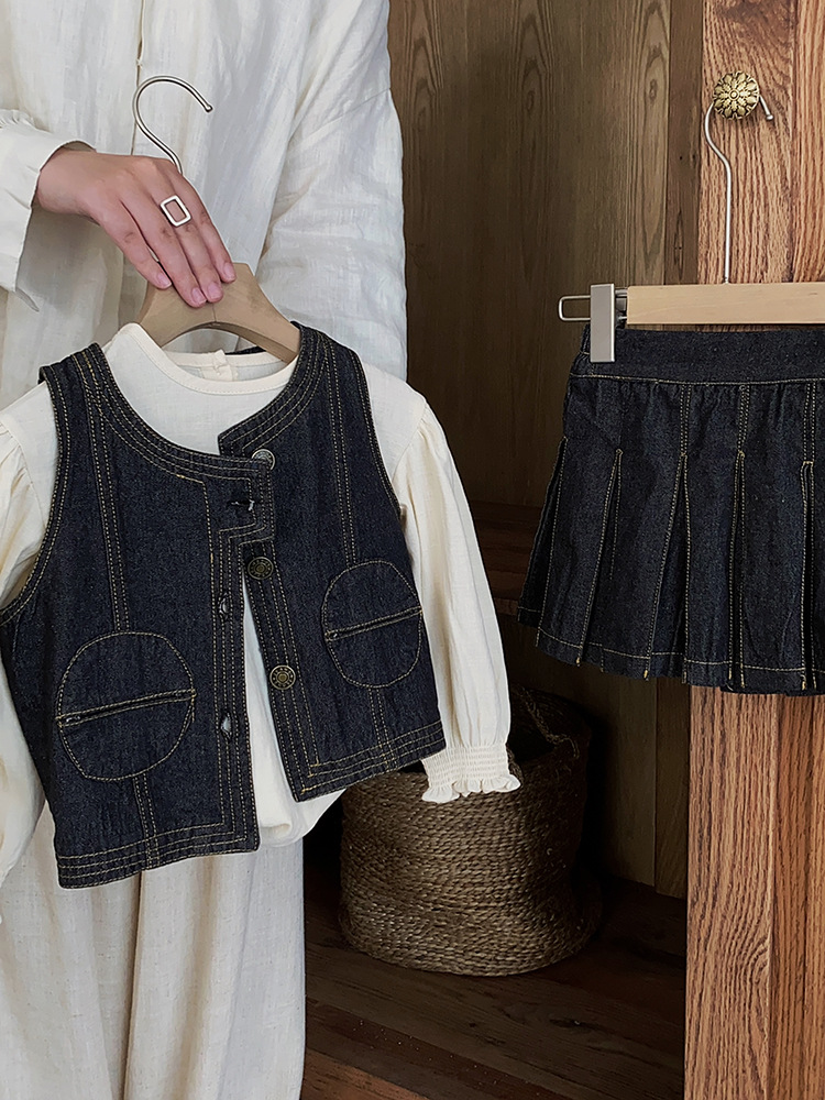 Camicia alla moda con gonna a pieghe in denim con tasche a girocollo e gonna a pieghe in denim autunno 2023 per bambini del nuovo autunno 2023_voghion.com