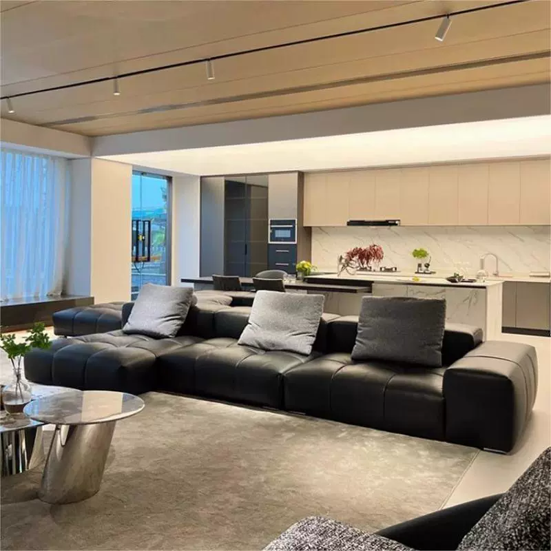 Итальянский минималистичный кожаный диван в стиле пиксель-дизайн для гостиной, из черной натуральной кожи, высококачественная кожаная отделка, модульная комбинация прямой формы.