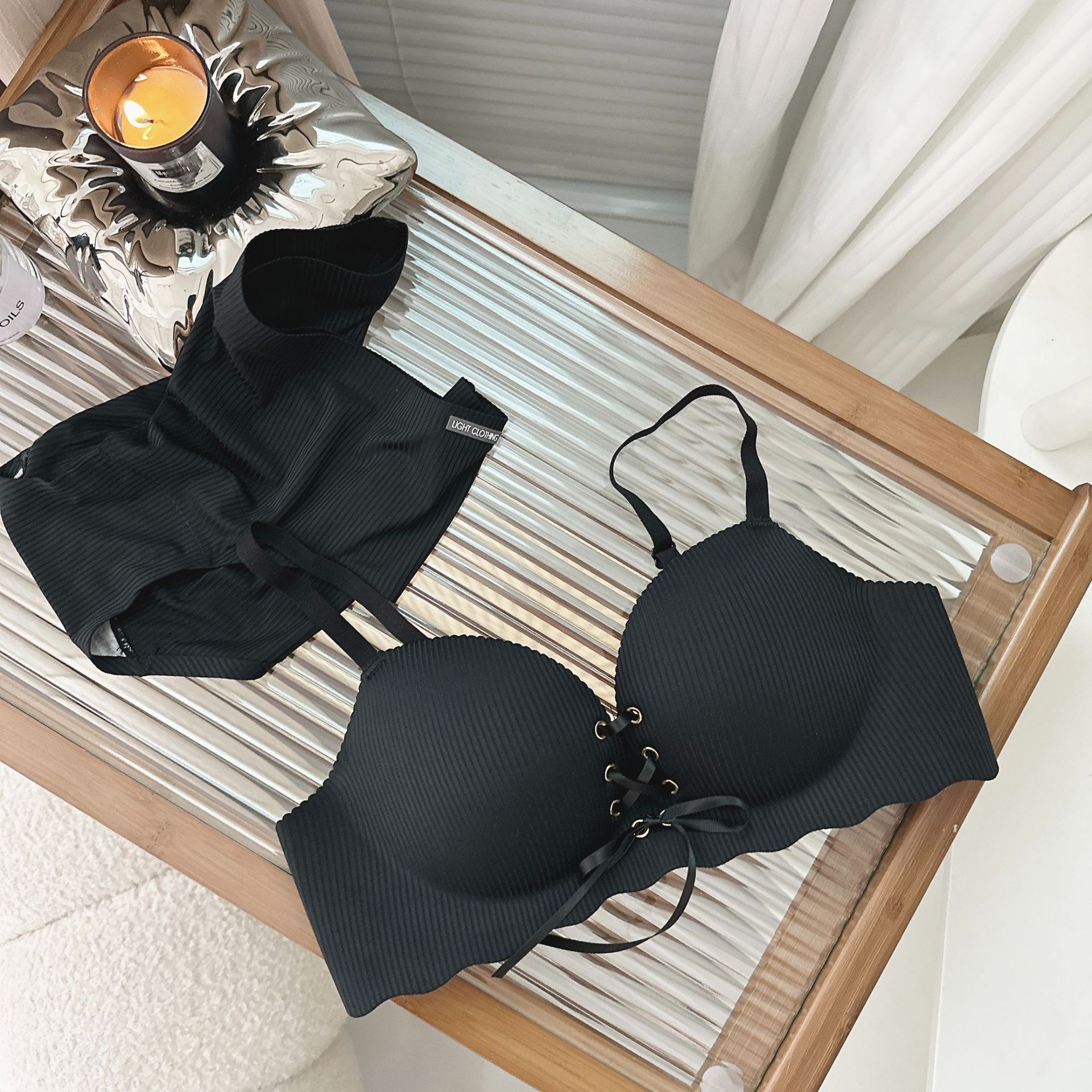 Las correas que no dejan marcas se juntan en el lado, el soporte superior, los senos antideslizantes, la ropa interior antiflacidez, el sujetador femenino, el pecho pequeño se muestra grande