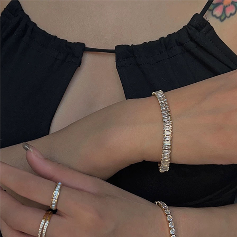Modern Style Solid Color 304 Stainless Steel 16K Gold Plated White Gold Plated Gold Plated Zircon Bracelets In Bulk display picture 1