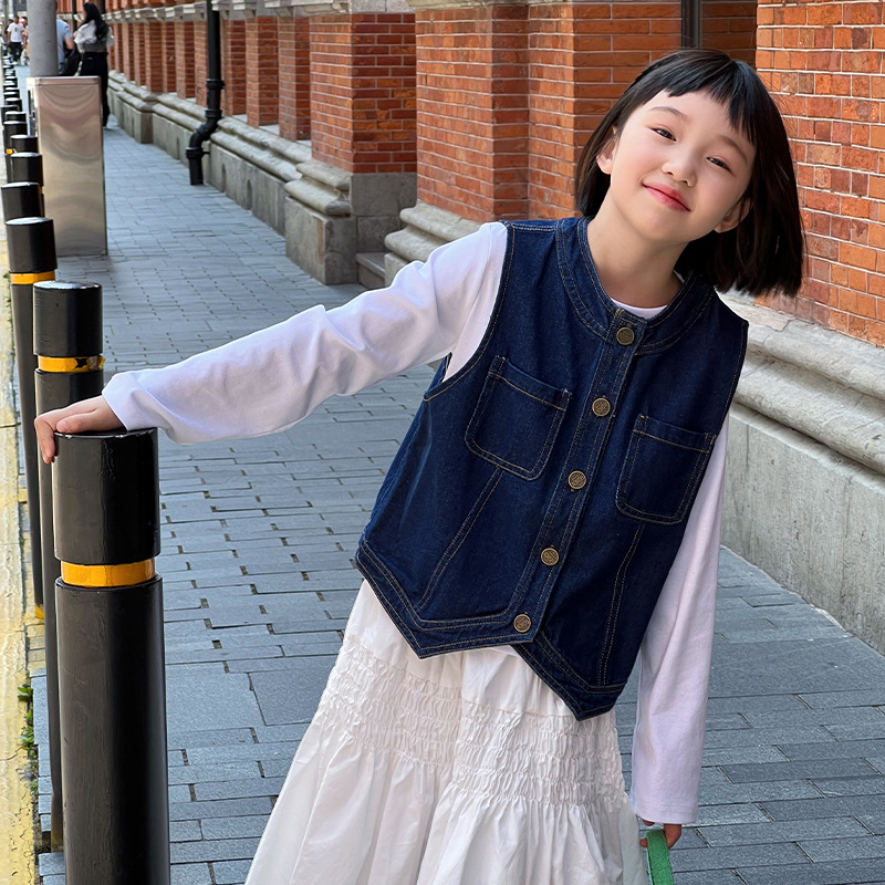 女童洋气牛仔上衣2026秋季新款儿童韩版马甲中大童春秋开衫马夹潮