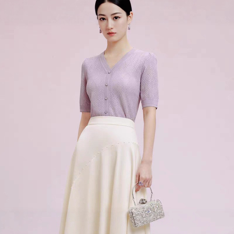 Women's Tops Laco 2025 Summer New Style V-Neck Commuter Simple Elegant Knitted Blouse Women's Short Puff Sleeves